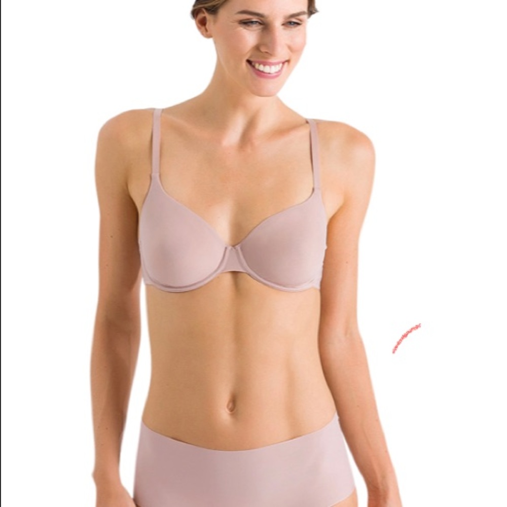 36B New HANRO Smooth Illusion Underwire Bra. New W/O tags.